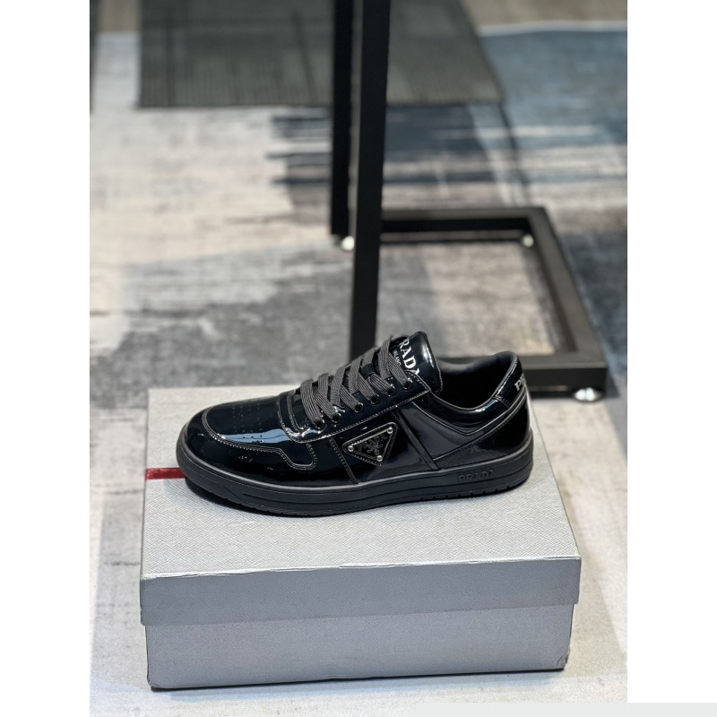 Pra*a casual shoes